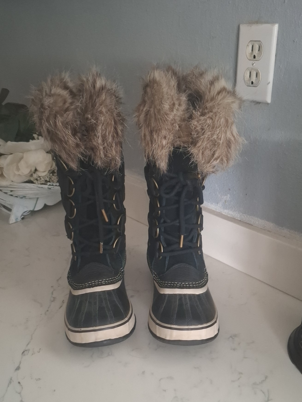 Sorel Joan Of Artic Waterproof Black Winter Boots with Brown Faux Fur Cuff